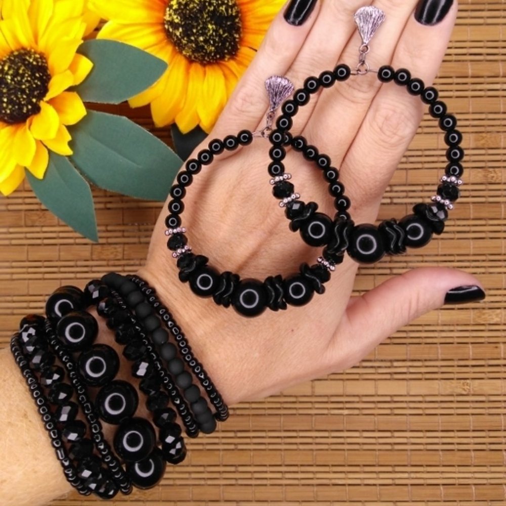 Black dangle beads earring and bracelet